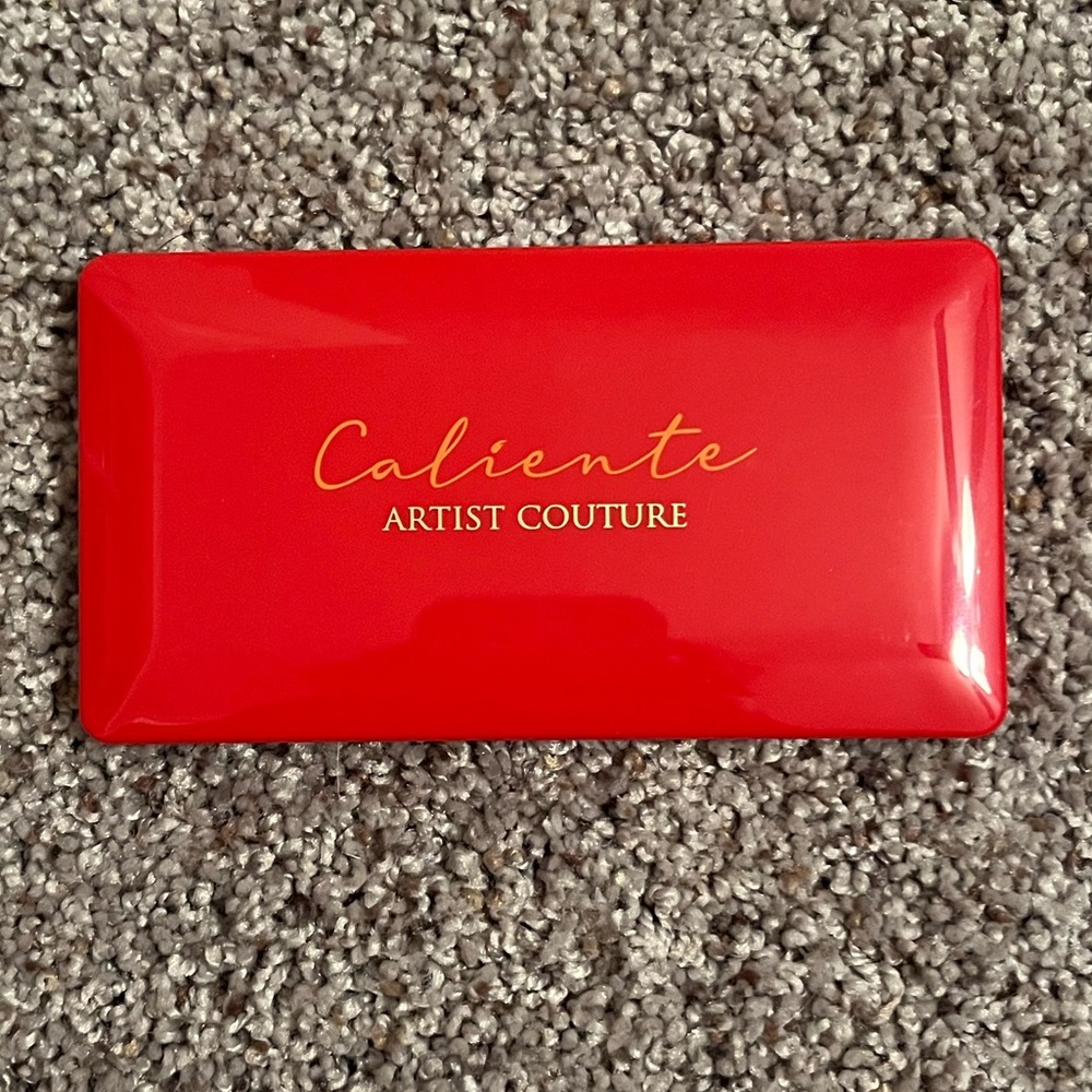 Caliente Artist Couture, eye shadow palette